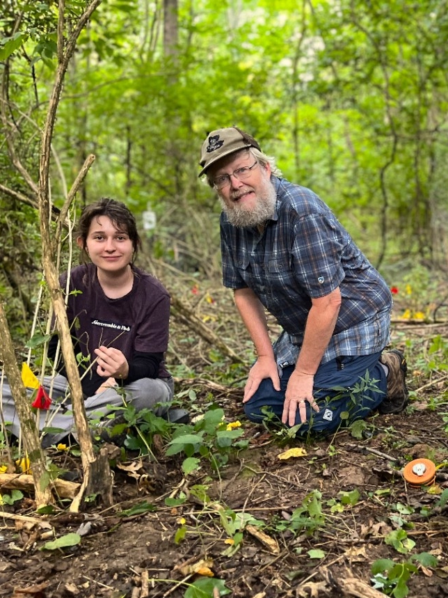 NKU Biological Sciences Undergraduate Research Dr. Boyce conducts field research with students in the woods.