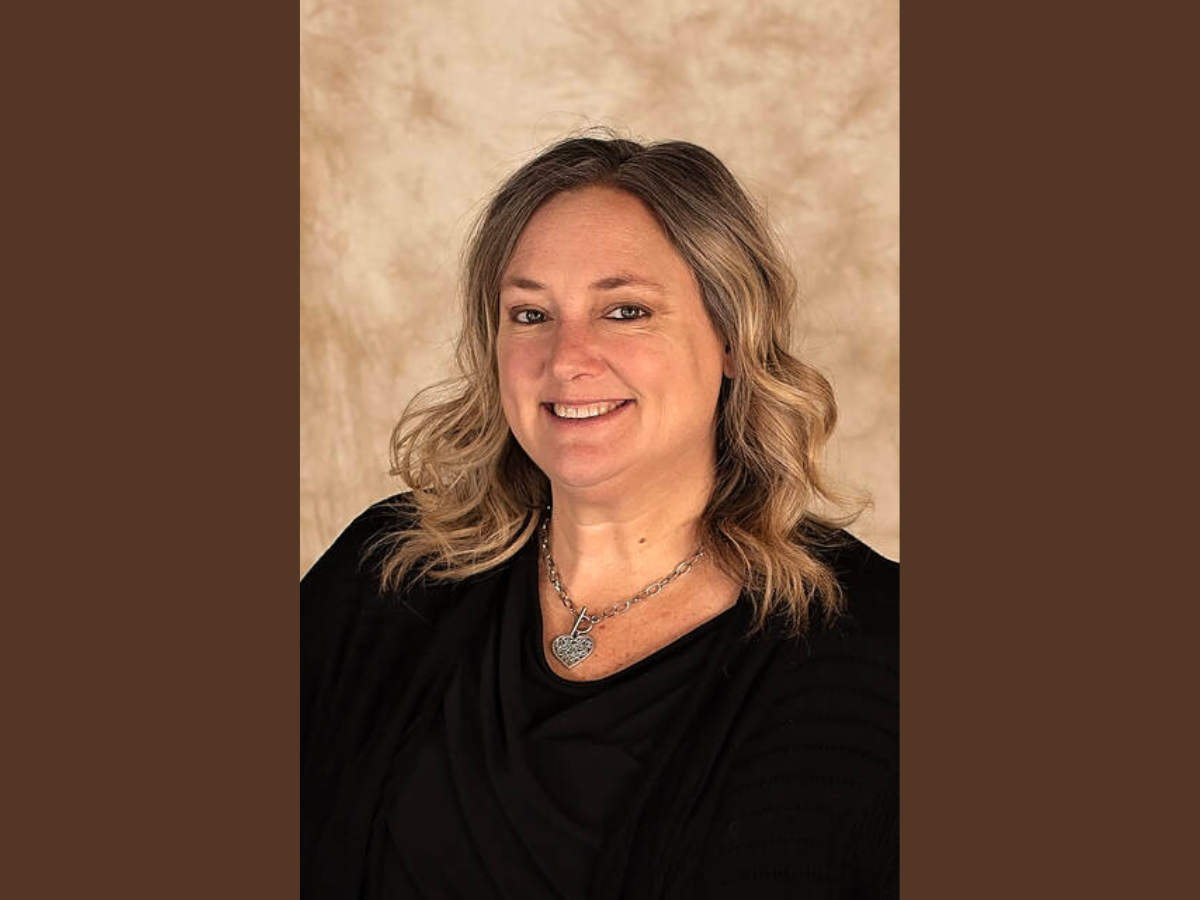 Untitled design - 1 Holly Isaacs headshot