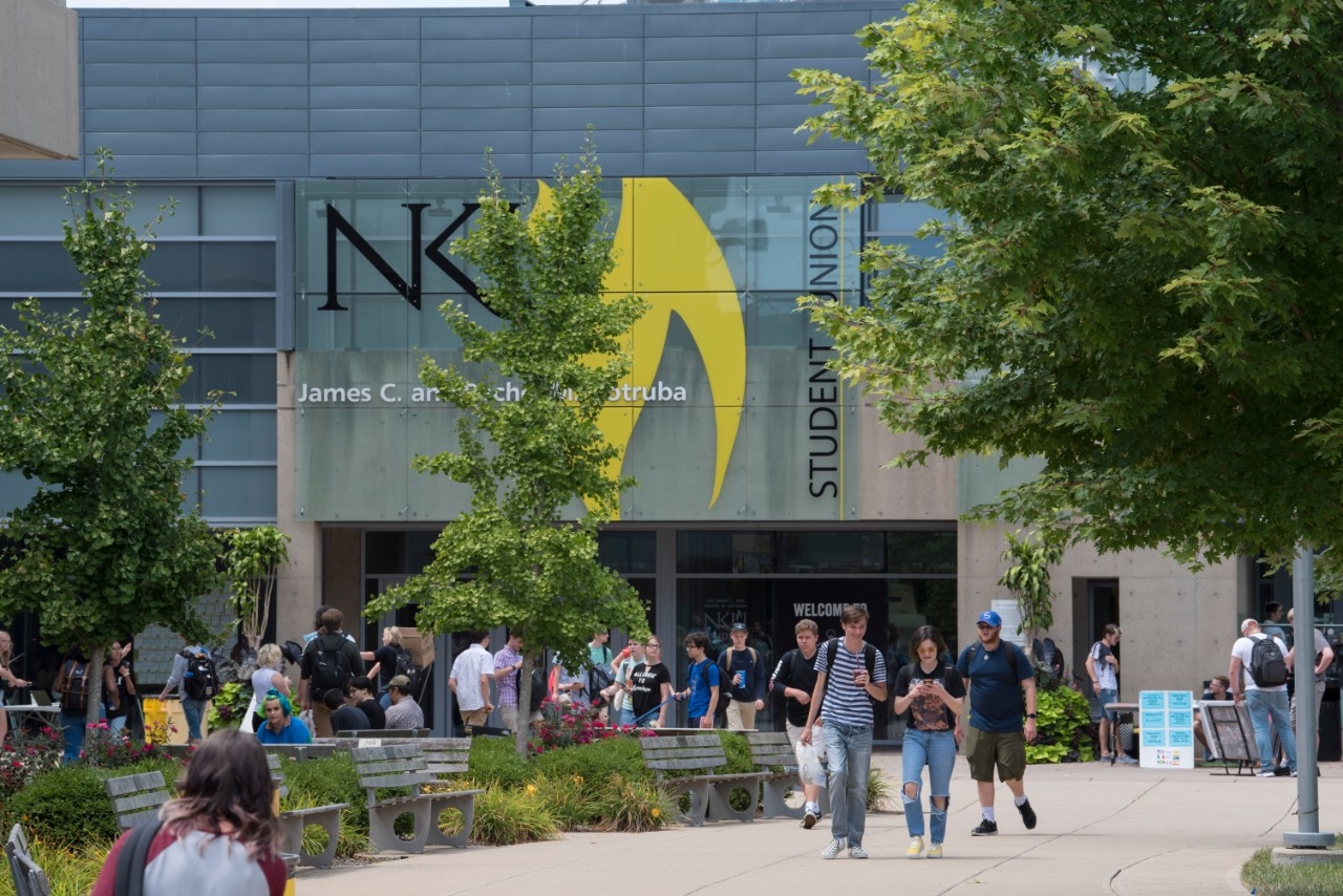 students on campus, NKU Student Union